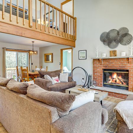 Poconos Home With Private Spa And Fire Pit Long Pond Luaran gambar