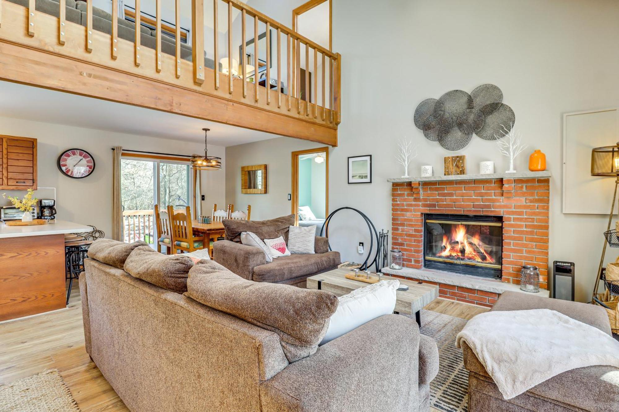 Poconos Home With Private Spa And Fire Pit Long Pond Luaran gambar