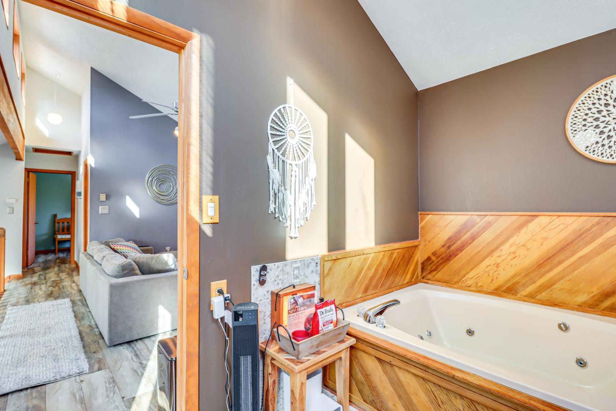 Poconos Home With Private Spa And Fire Pit Long Pond Luaran gambar
